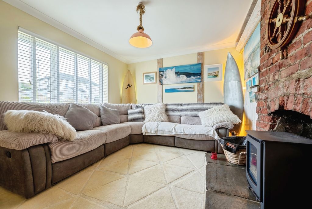 Property photo 3 of 22 Pbox-Img.Jpg