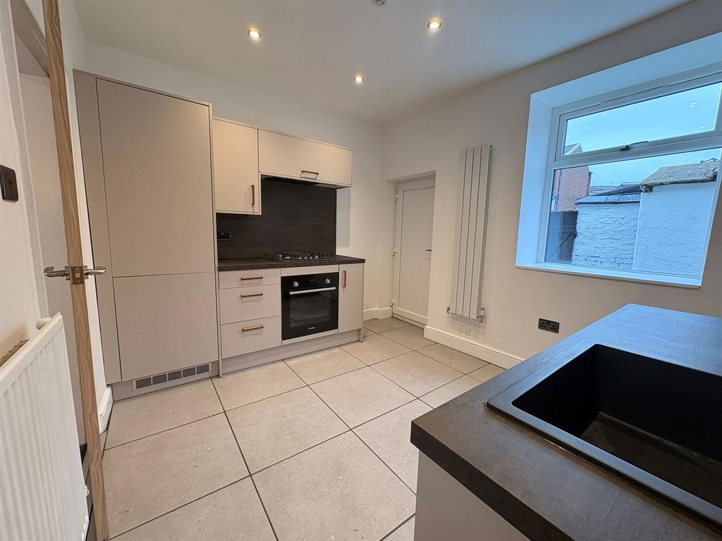 Property photo 2 of 13 Oxford 8.Jpg