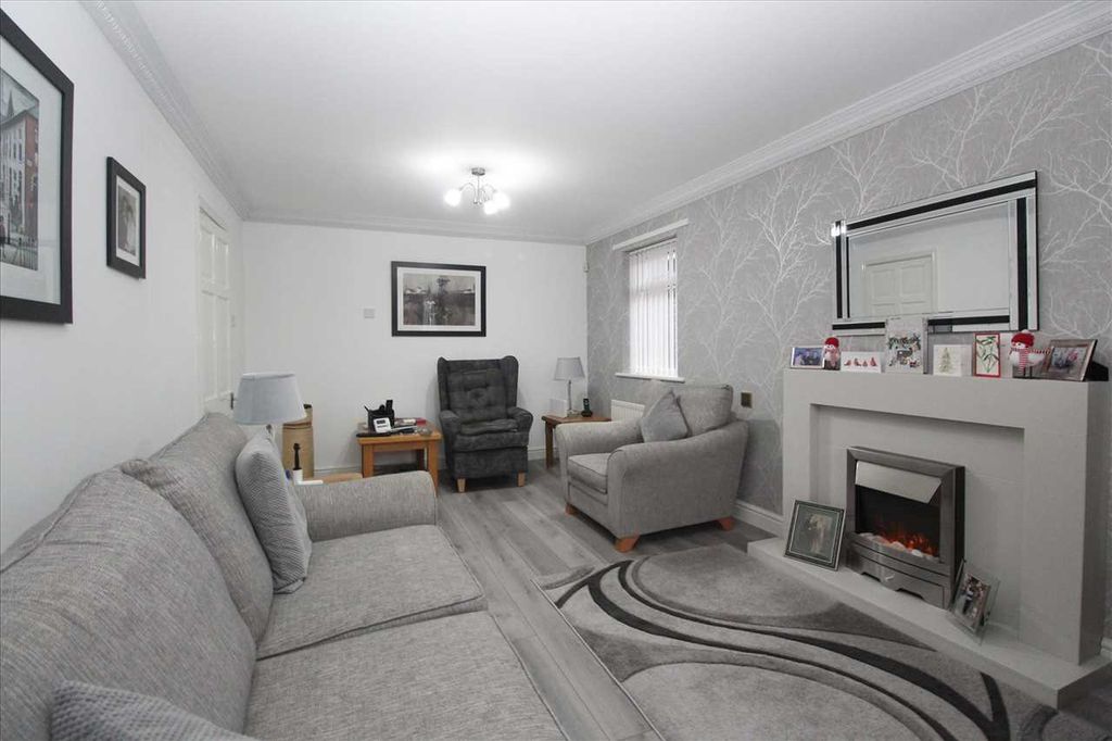 Property photo 3 of 9 Living Room