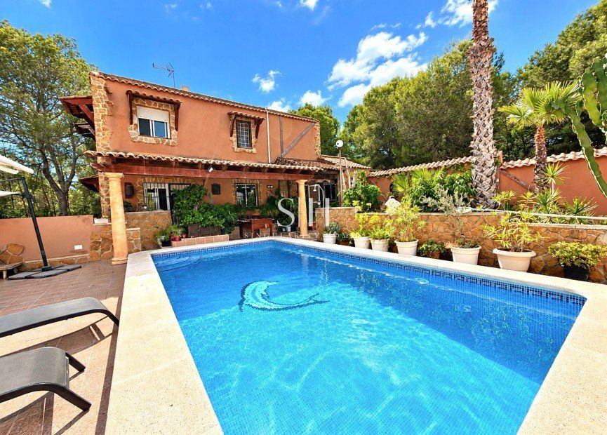 Property photo 1 of 32