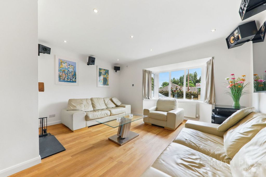 Property photo 2 of 36