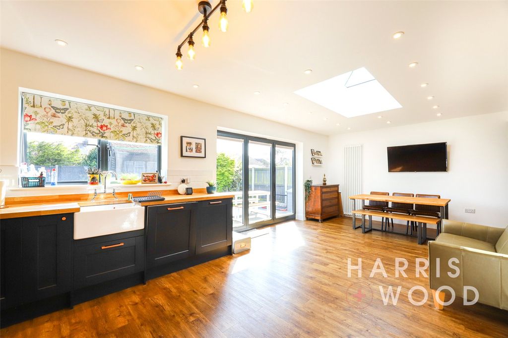 Property photo 3 of 16 Picture No. 02