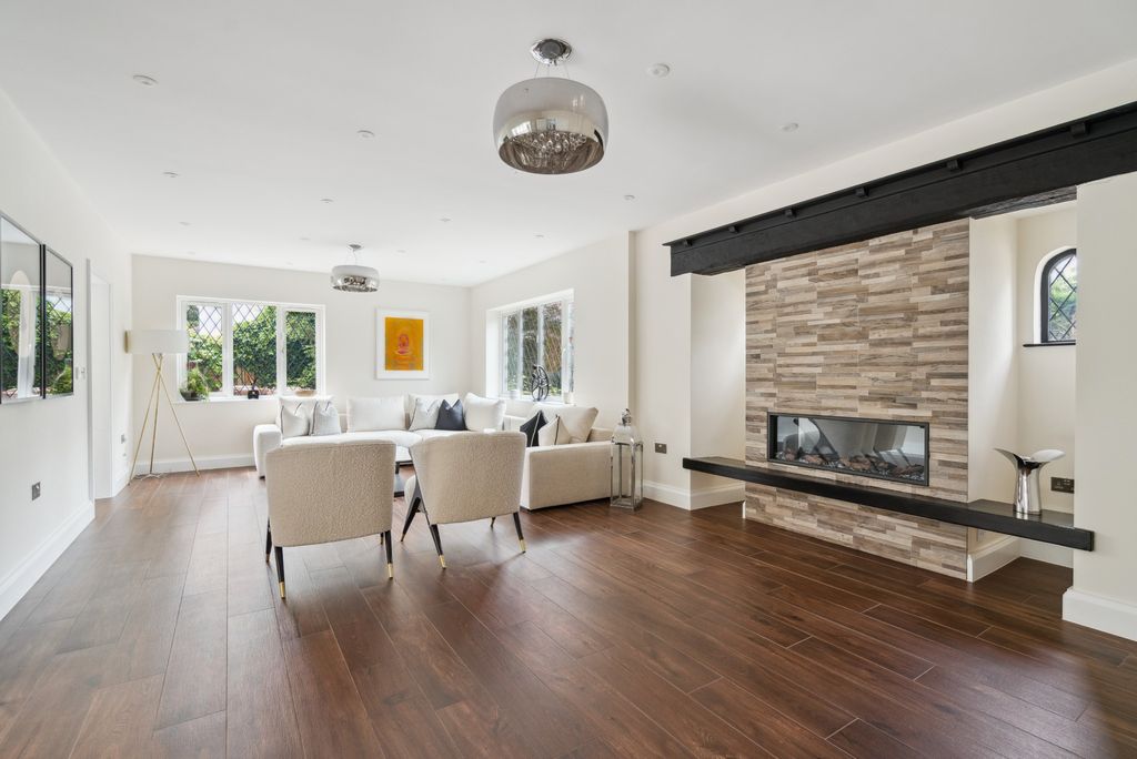 Property photo 2 of 21