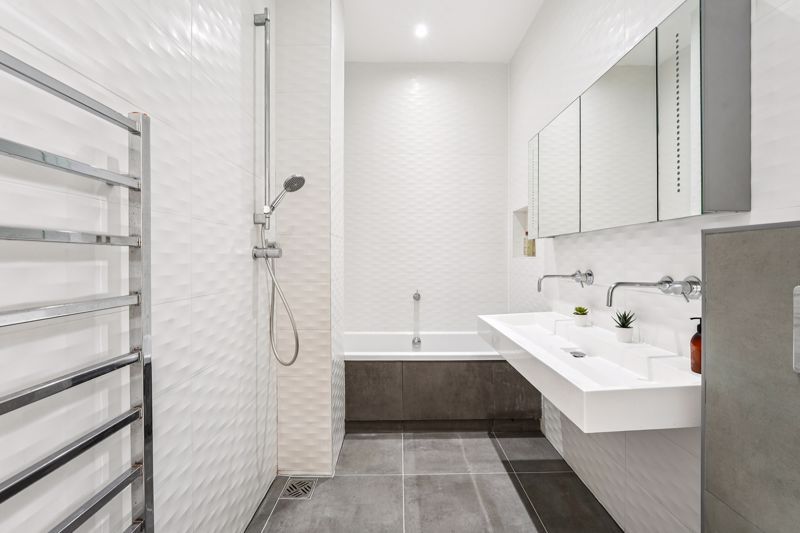 Property photo 3 of 14 Bathroom
