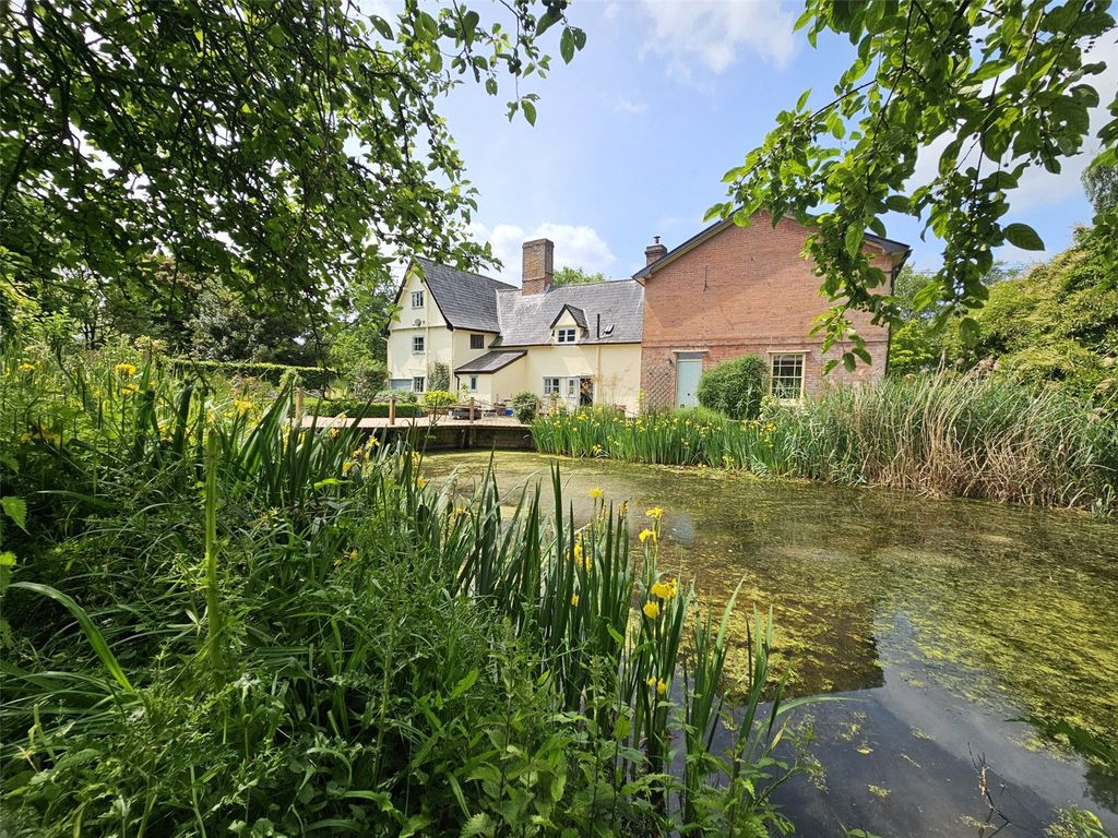 Property photo 1 of 30 Wood Farm