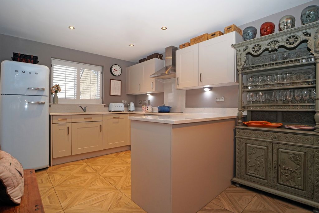 Property photo 3 of 18