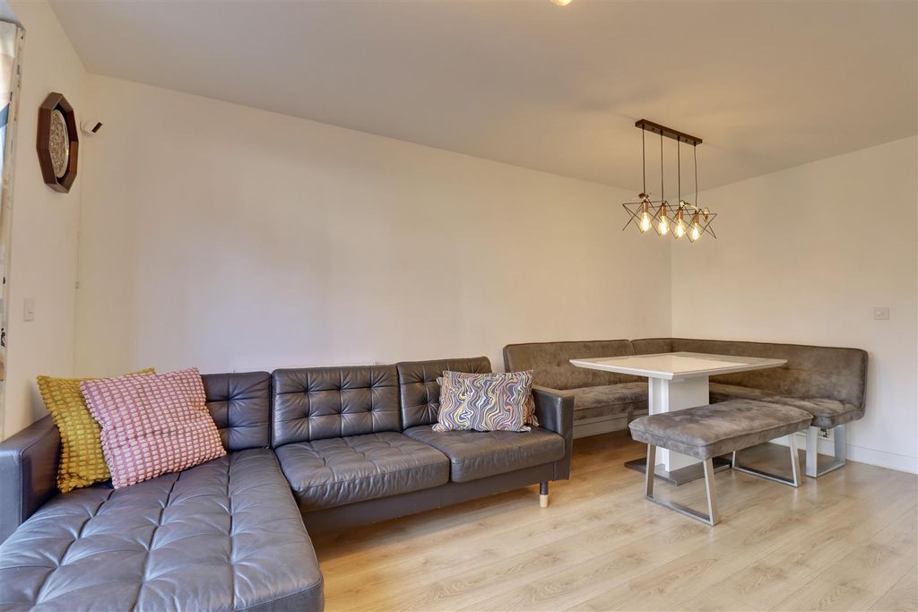 Property photo 2 of 23 4Fcb8CE1-784B-4711-Bdb1-66525298A2Bf_1_201_A.Jpeg