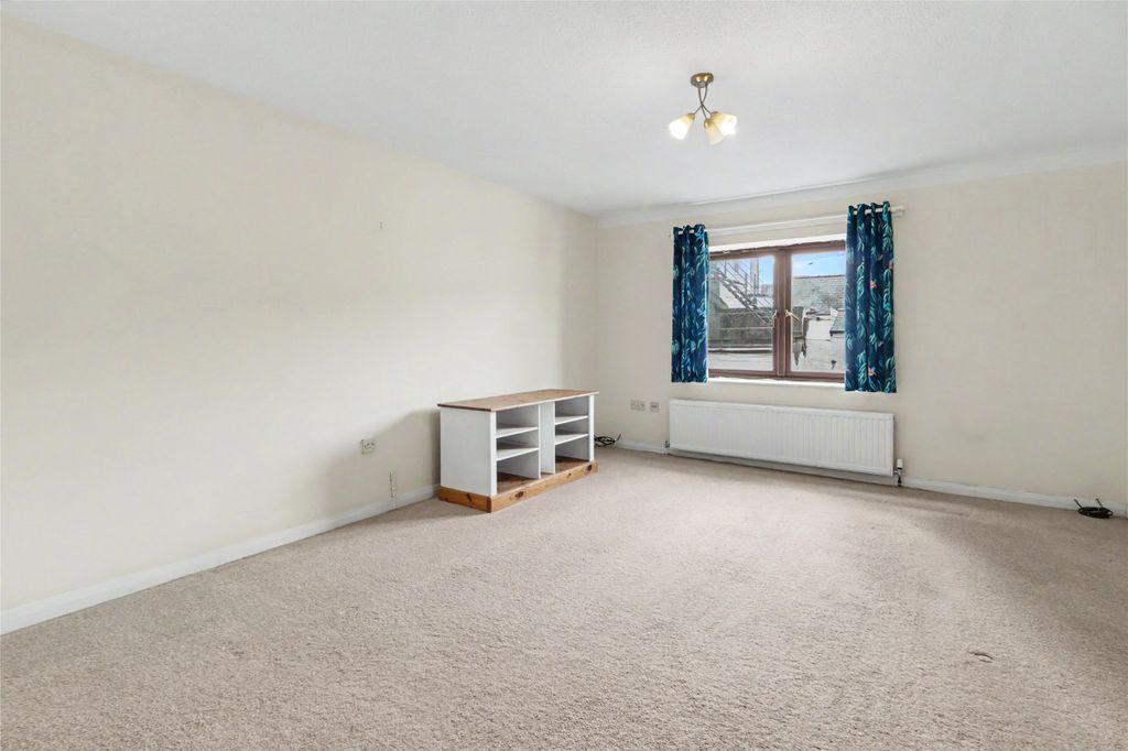 Property photo 2 of 9 2 - Picture No. 11
