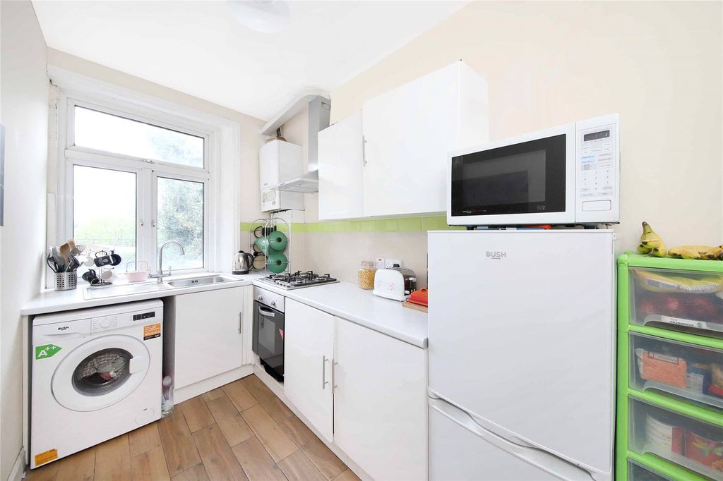 Property photo 3 of 6 Kitchen