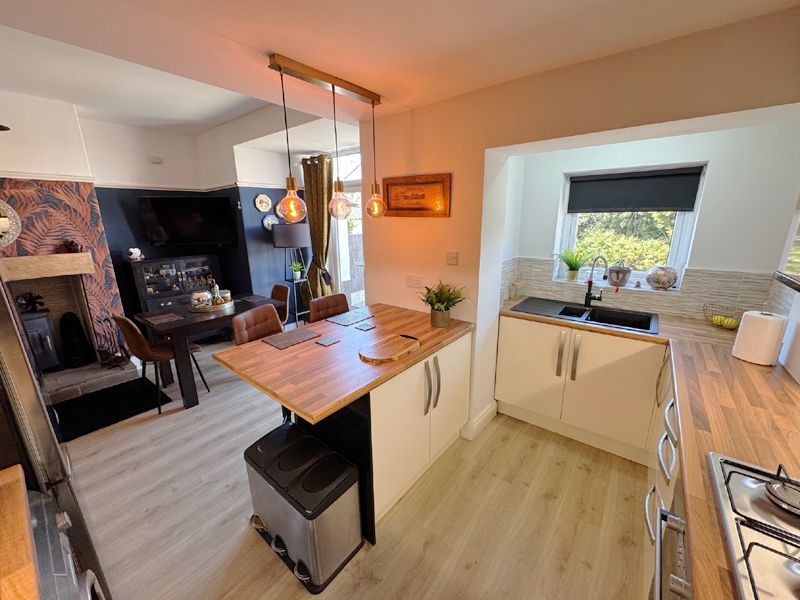 Property photo 3 of 27 Kitchen d