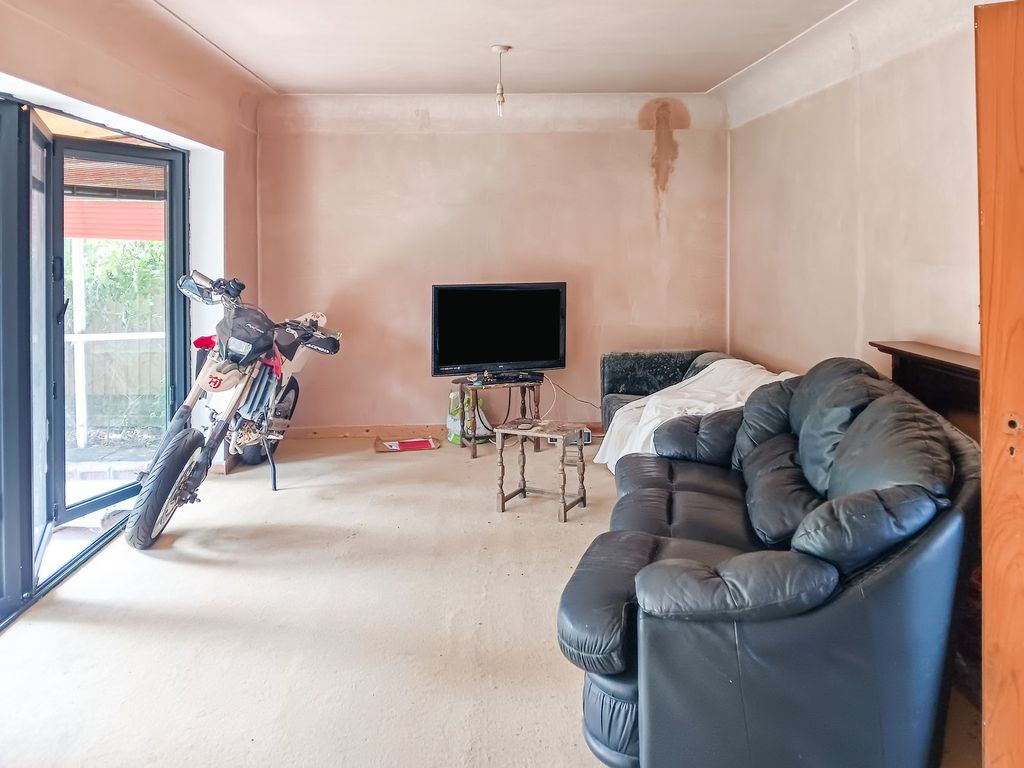 Property photo 2 of 20