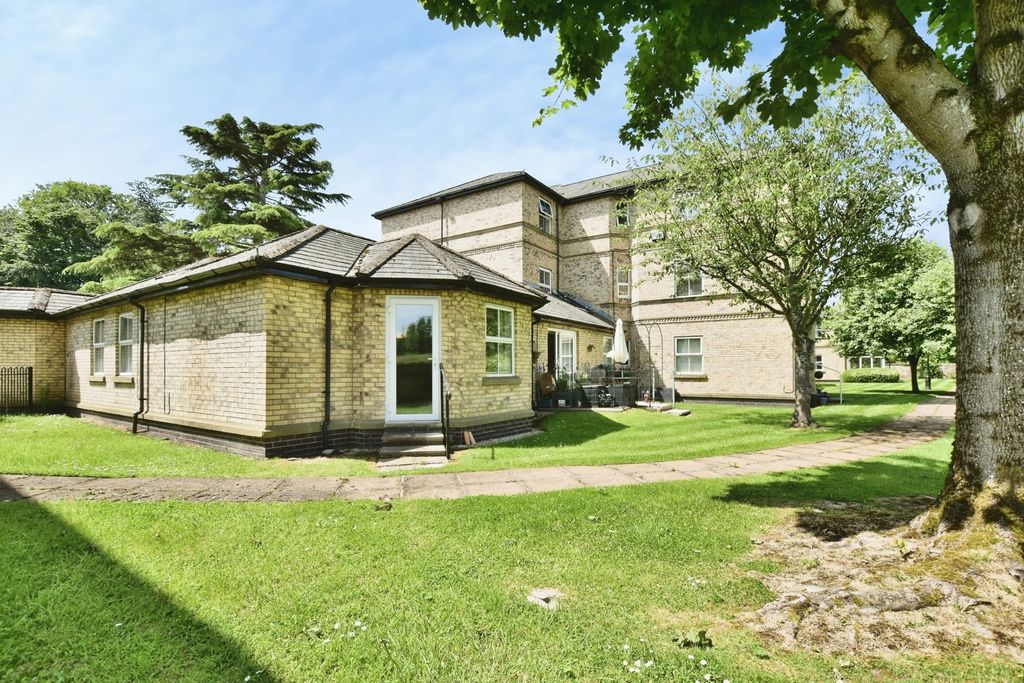 2 bed flat for saleBrook Lane, Alderley Edge, Cheshire SK9