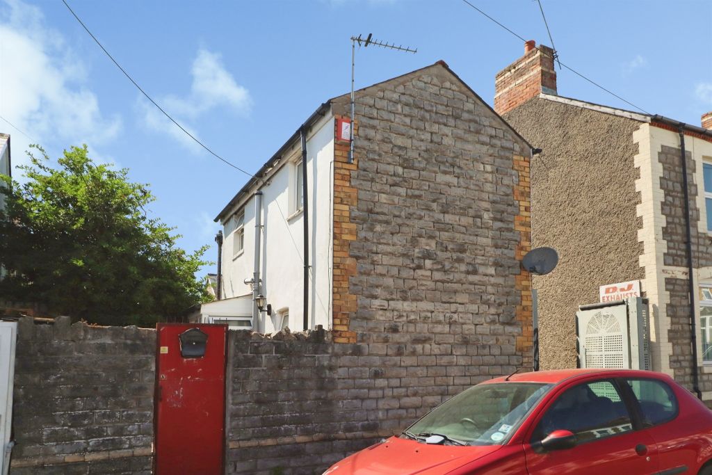 Property photo 3 of 11