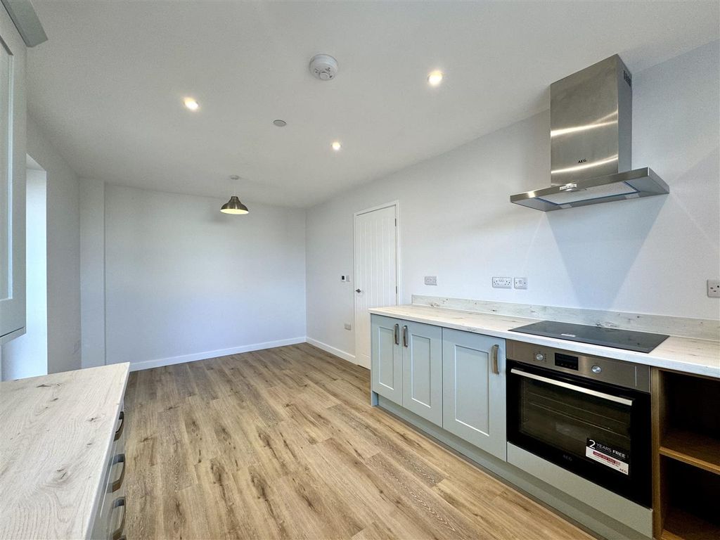 Property photo 3 of 19 Kitchen/Dining Room