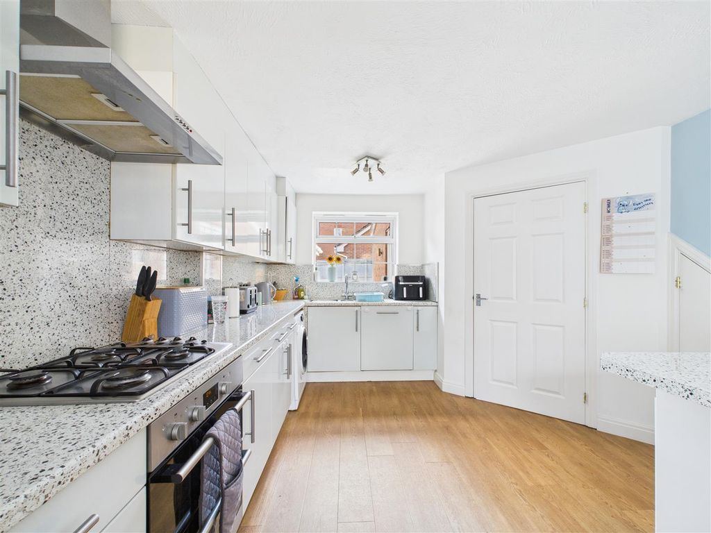 Property photo 3 of 15 Cam03303G0-Pr0256-Still012.Jpg