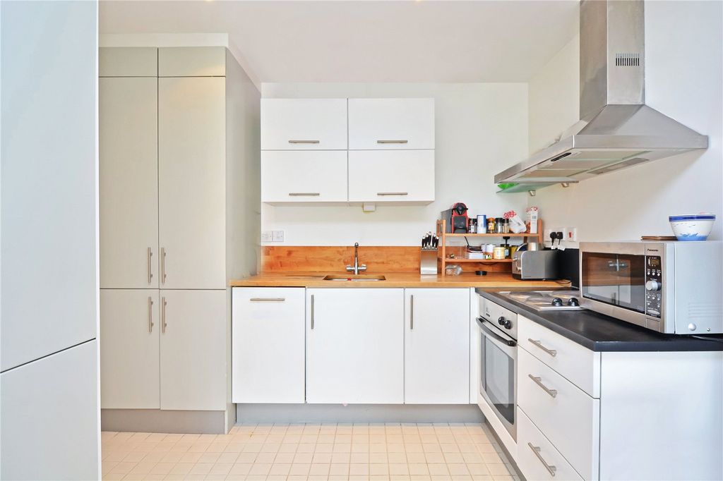 Property photo 3 of 8 Kitchen