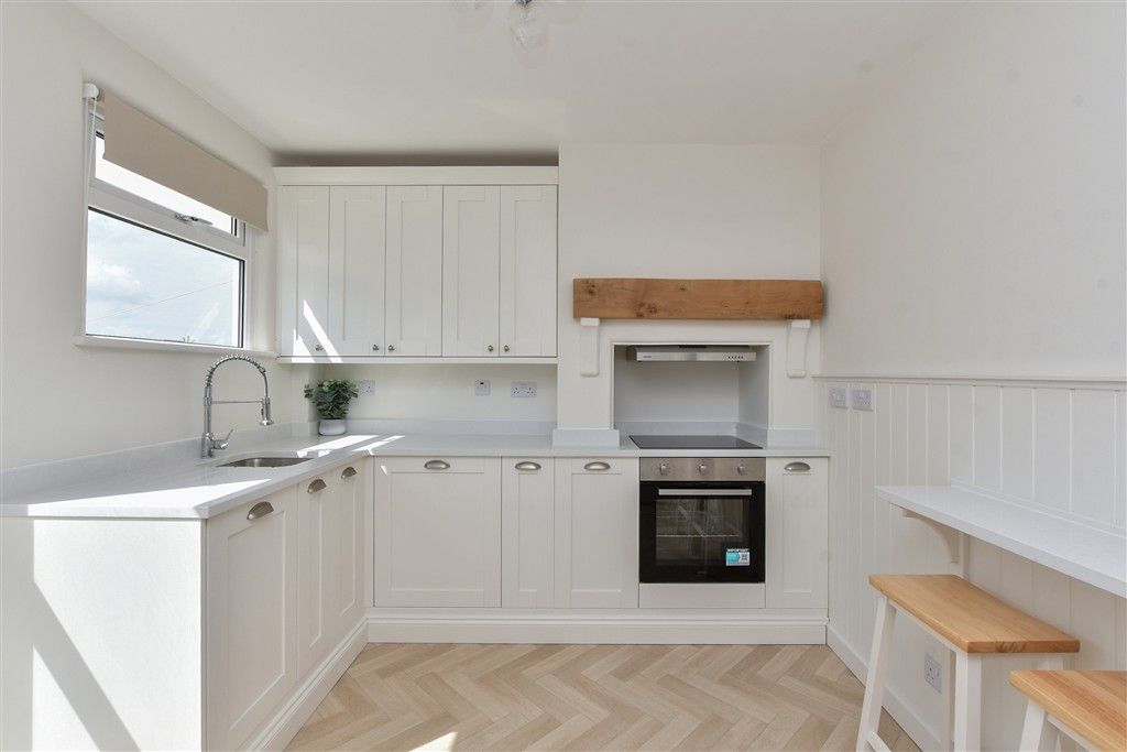 Property photo 1 of 17 Kitchen