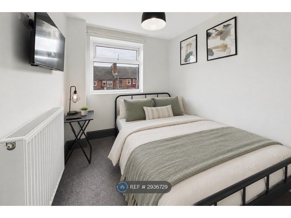 Property photo 1 of 11 Room 3 - Ensuite
