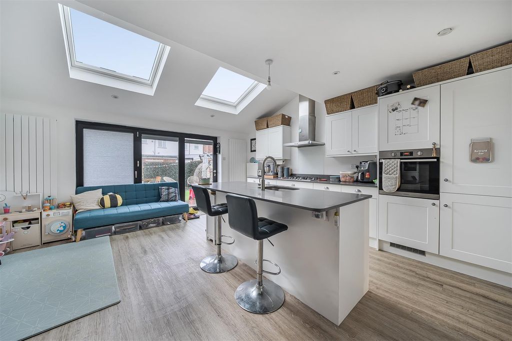 Property photo 2 of 17 Kitchen / Diner