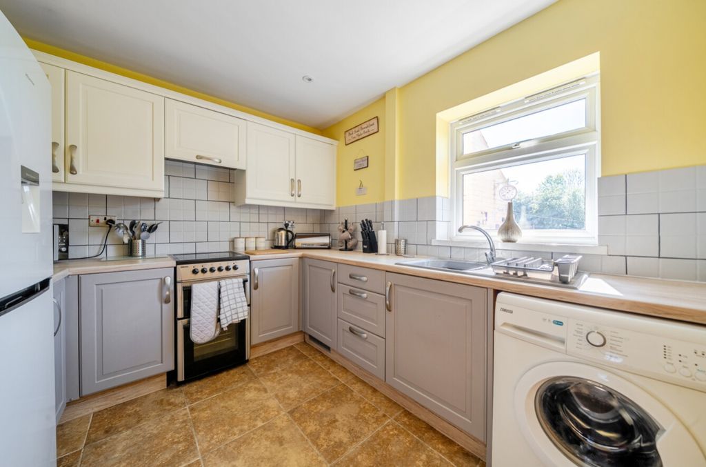 Property photo 3 of 24 1454931-3-69F329F085626