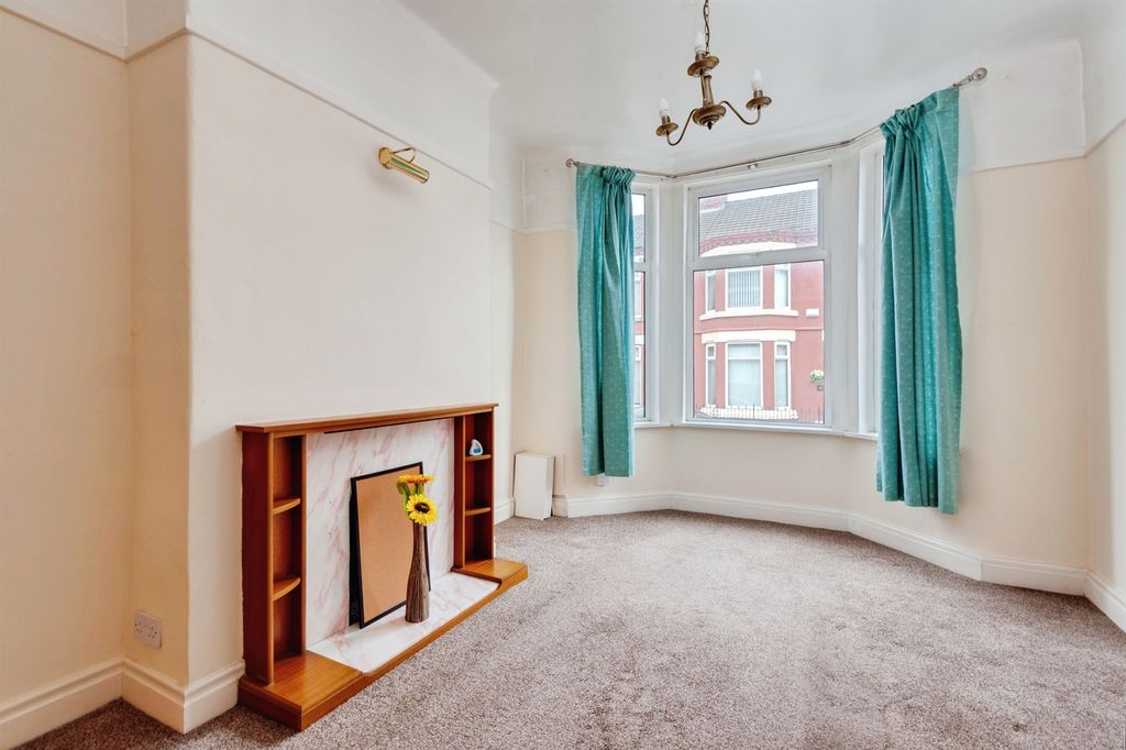 Property photo 2 of 18