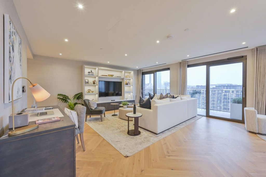 Property photo 2 of 22