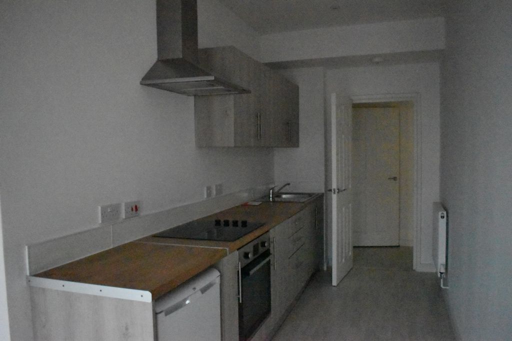 Property photo 3 of 8 Kitchen