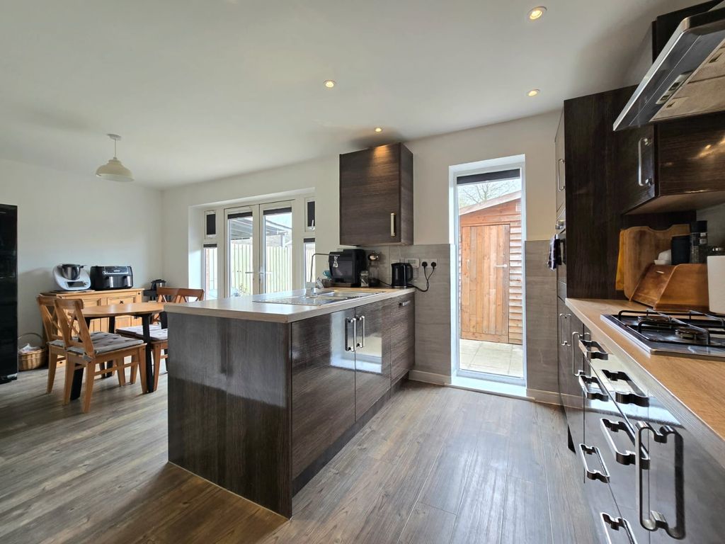 Property photo 2 of 36