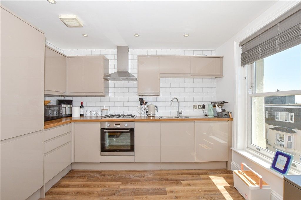 Property photo 2 of 9 Kitchen