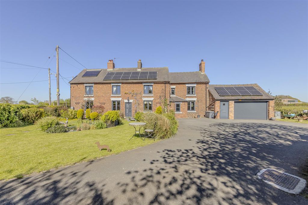 Property photo 1 of 61 Kingsley Moor Cottage