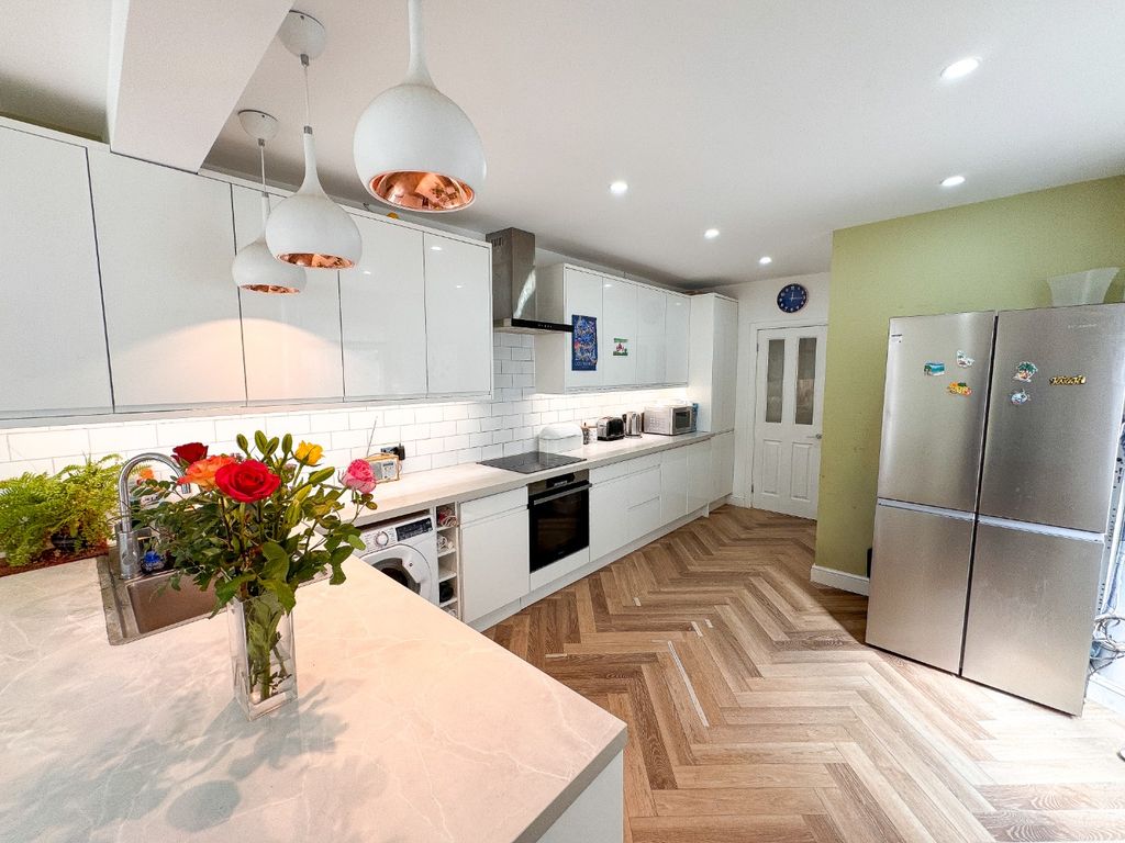 Property photo 3 of 34 1715757