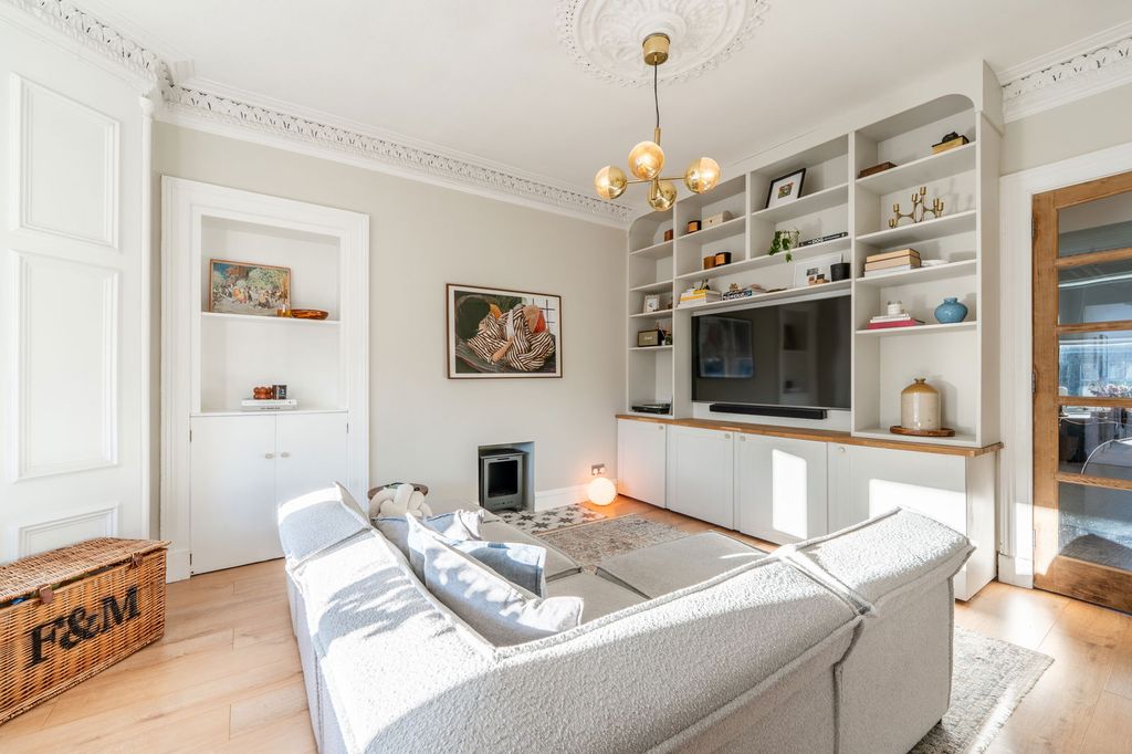 Property photo 2 of 30