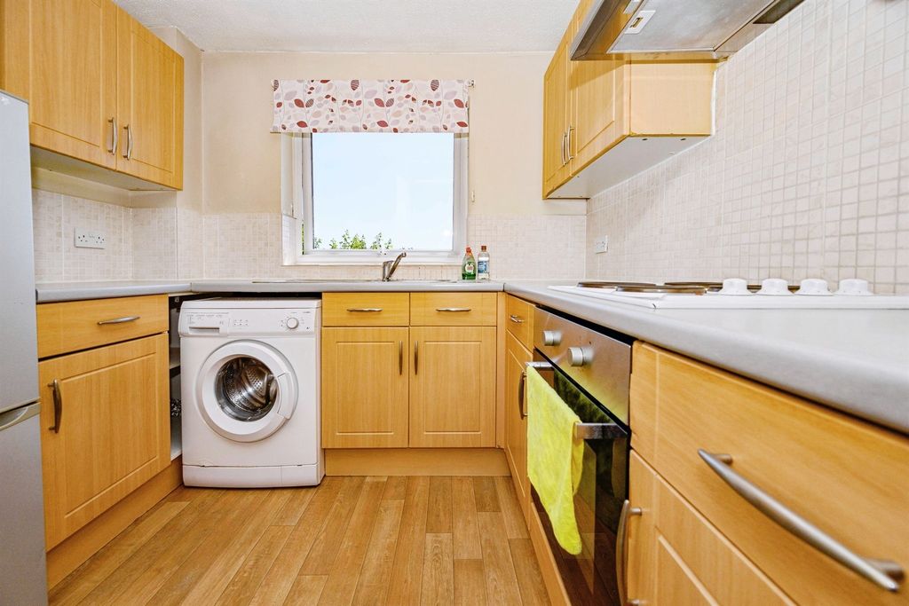 Property photo 2 of 12