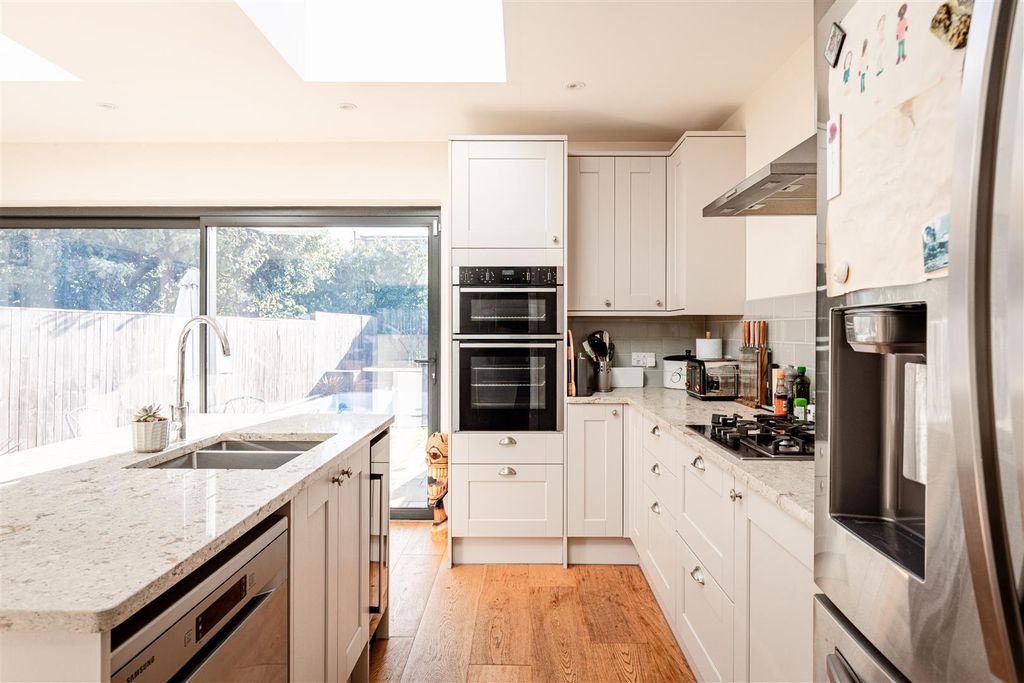Property photo 3 of 15 Chestnut Grove-6.Jpg