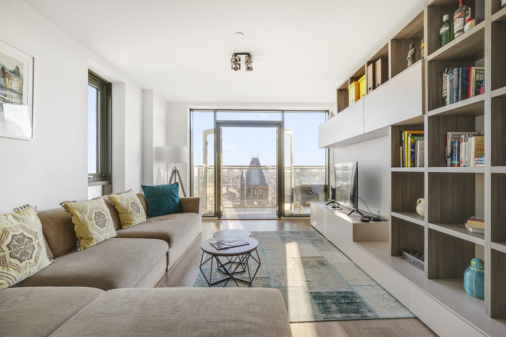 Property photo 2 of 19