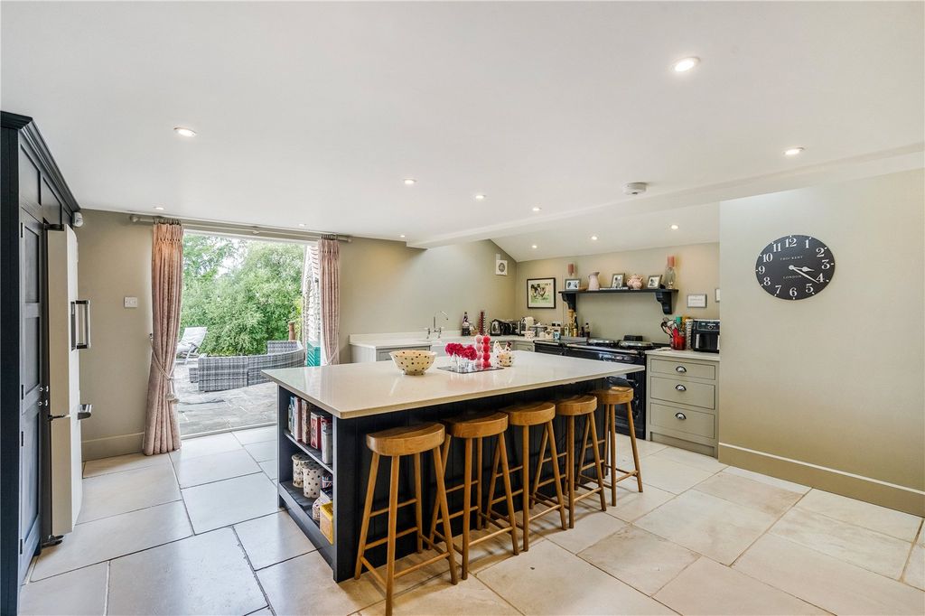 Property photo 3 of 19 Kitchen