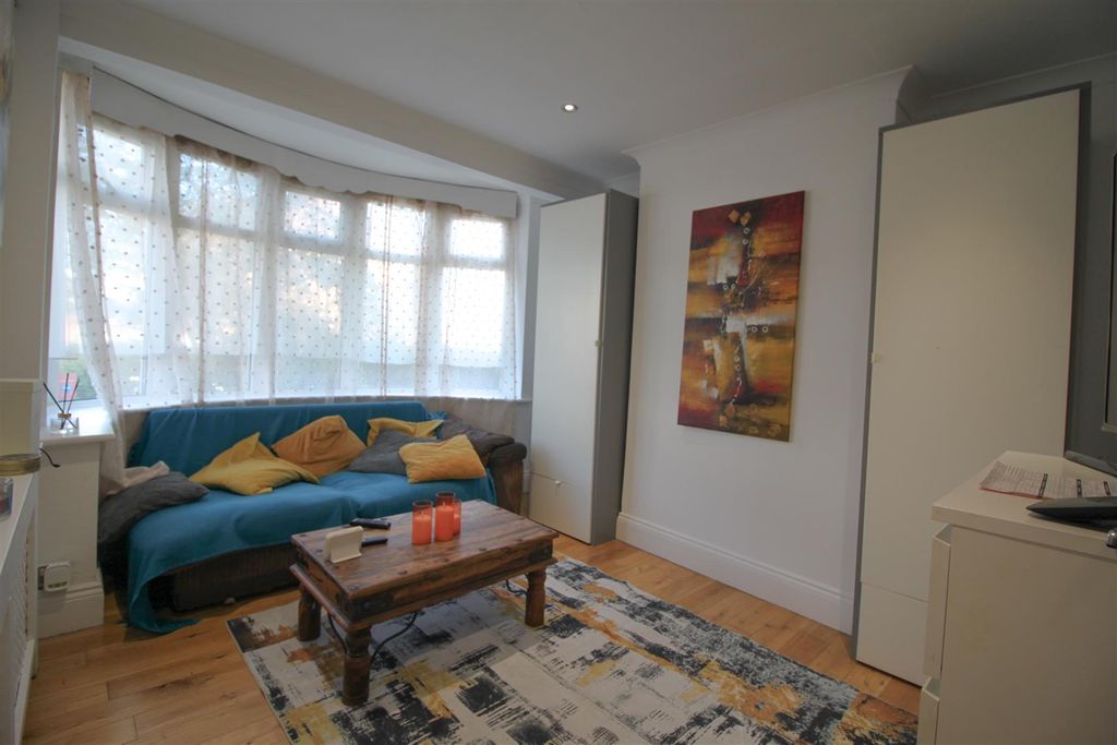 Property photo 2 of 12 Lounge