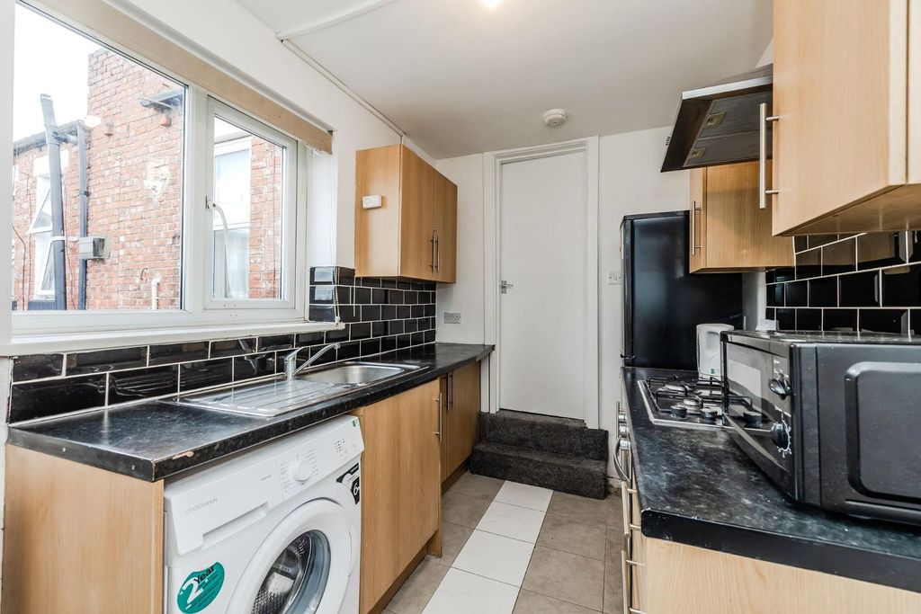Property photo 2 of 14