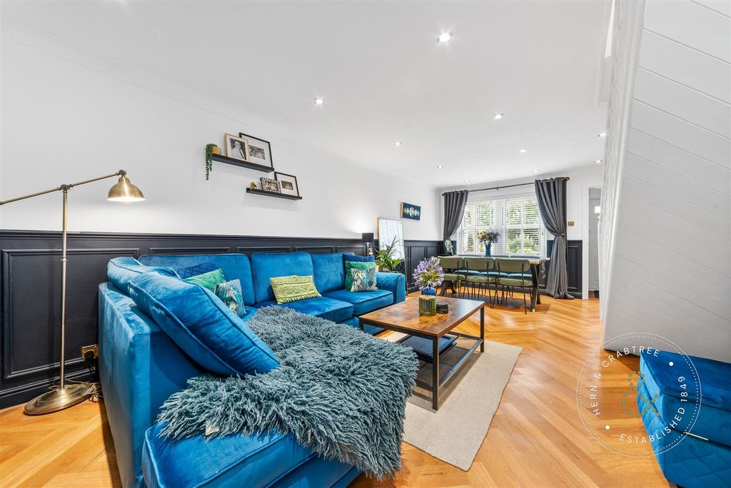 Property photo 2 of 35 Hollybush-Road-16.Jpg