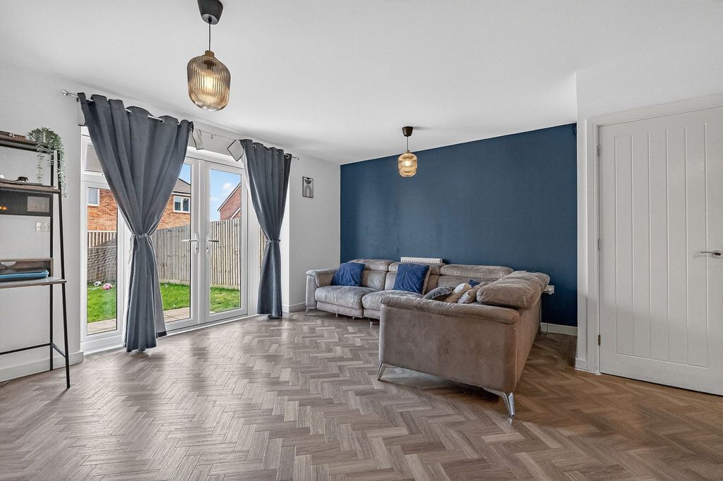 Property photo 3 of 23