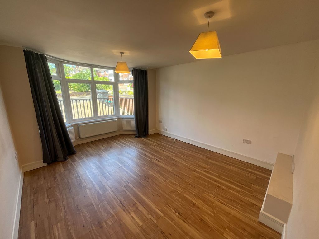 Property photo 3 of 28