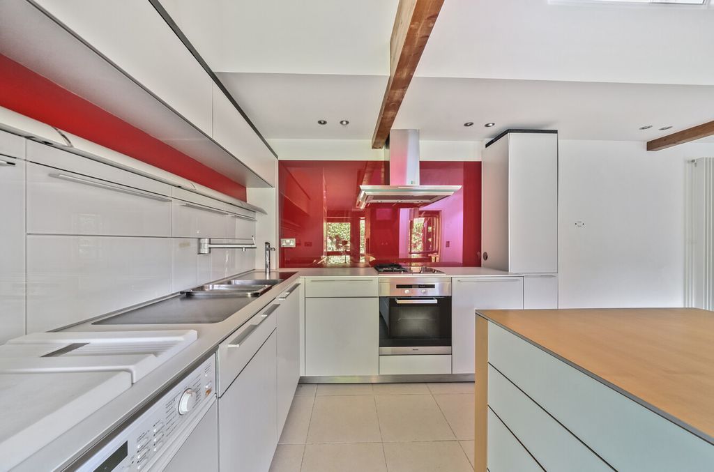 Property photo 3 of 14 1288939-23-6824c2...