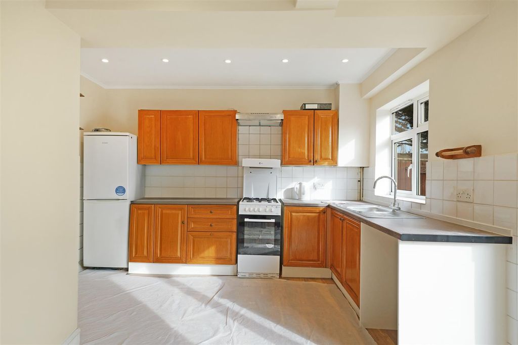 Property photo 2 of 16 1 Blockley Road - Afiie9Sbwcv82Ln8Vnl0.Jpg