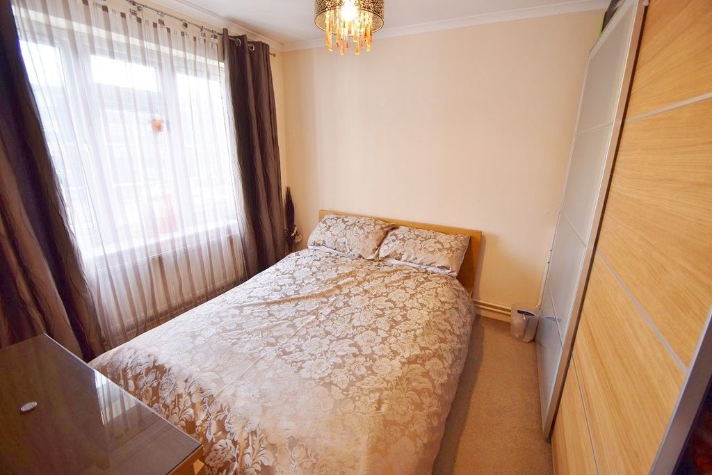 Property photo 3 of 5 Bedroom