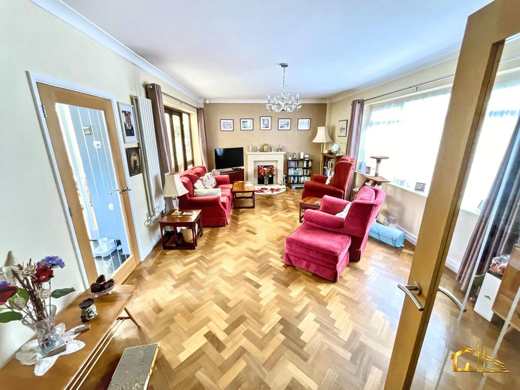 Property photo 2 of 19