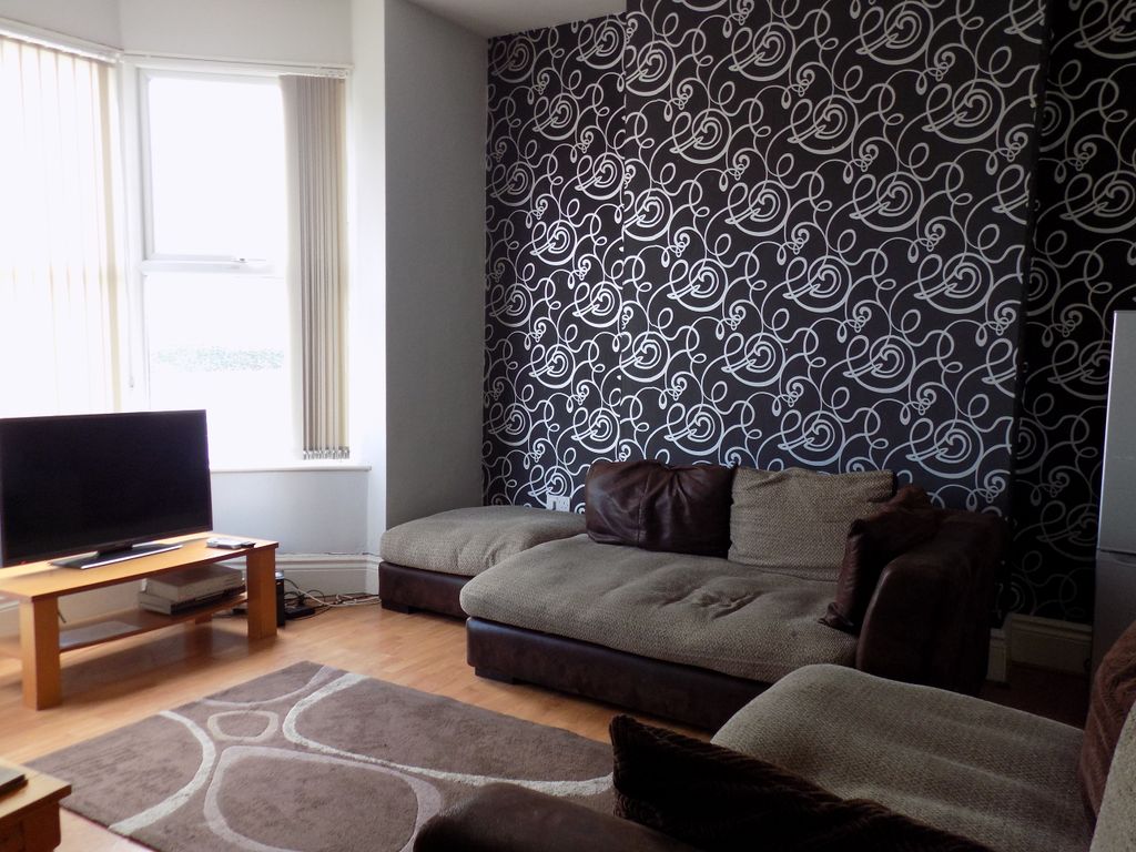 Property photo 1 of 6 Lounge