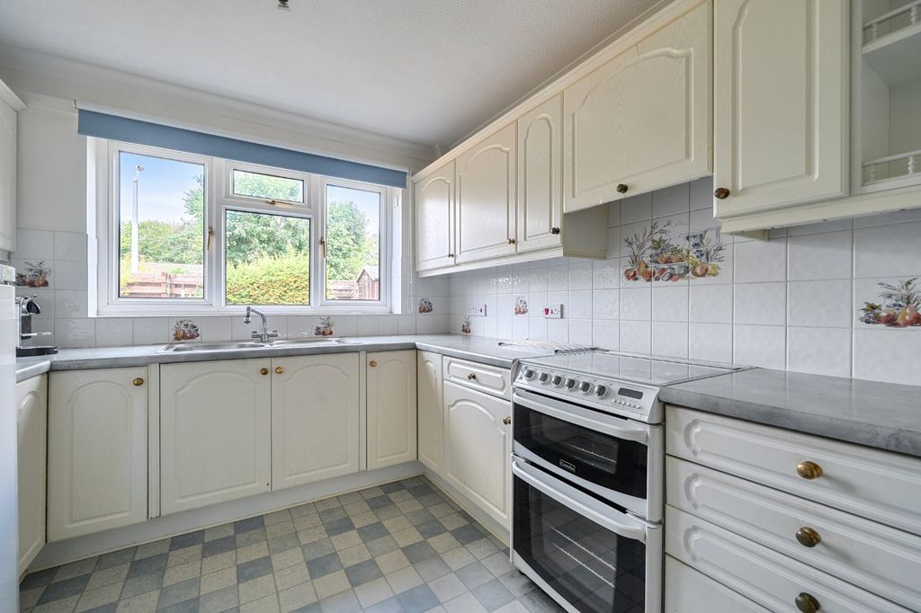 Property photo 3 of 19 Kitchen