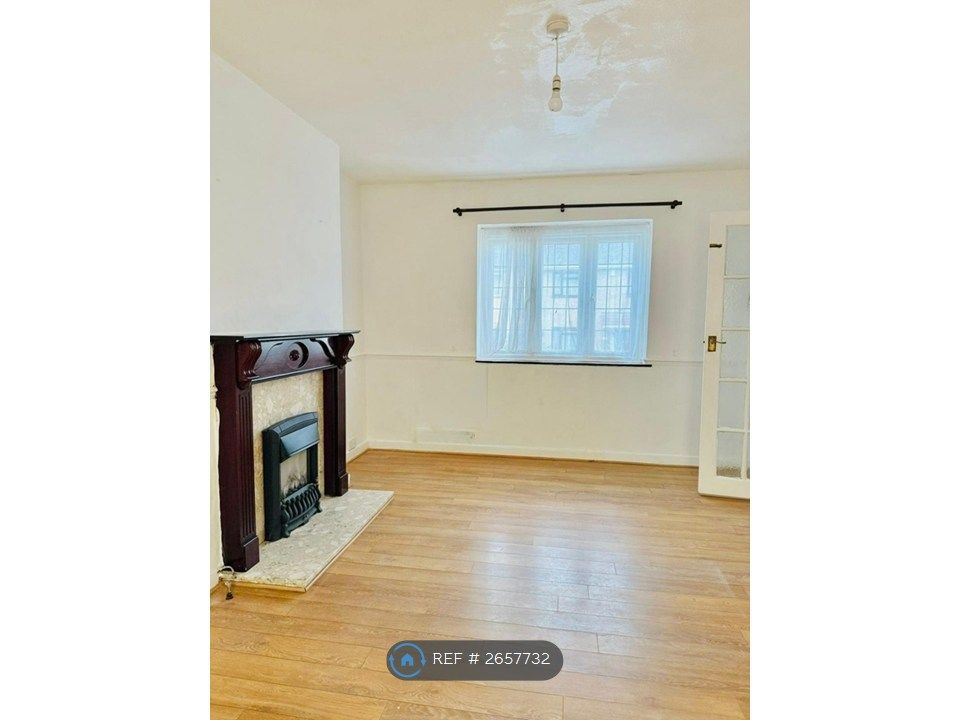 Property photo 2 of 17 Living Room