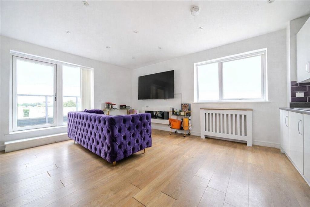 Property photo 2 of 10 5718711