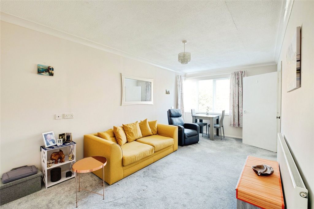Property photo 2 of 10 Lounge